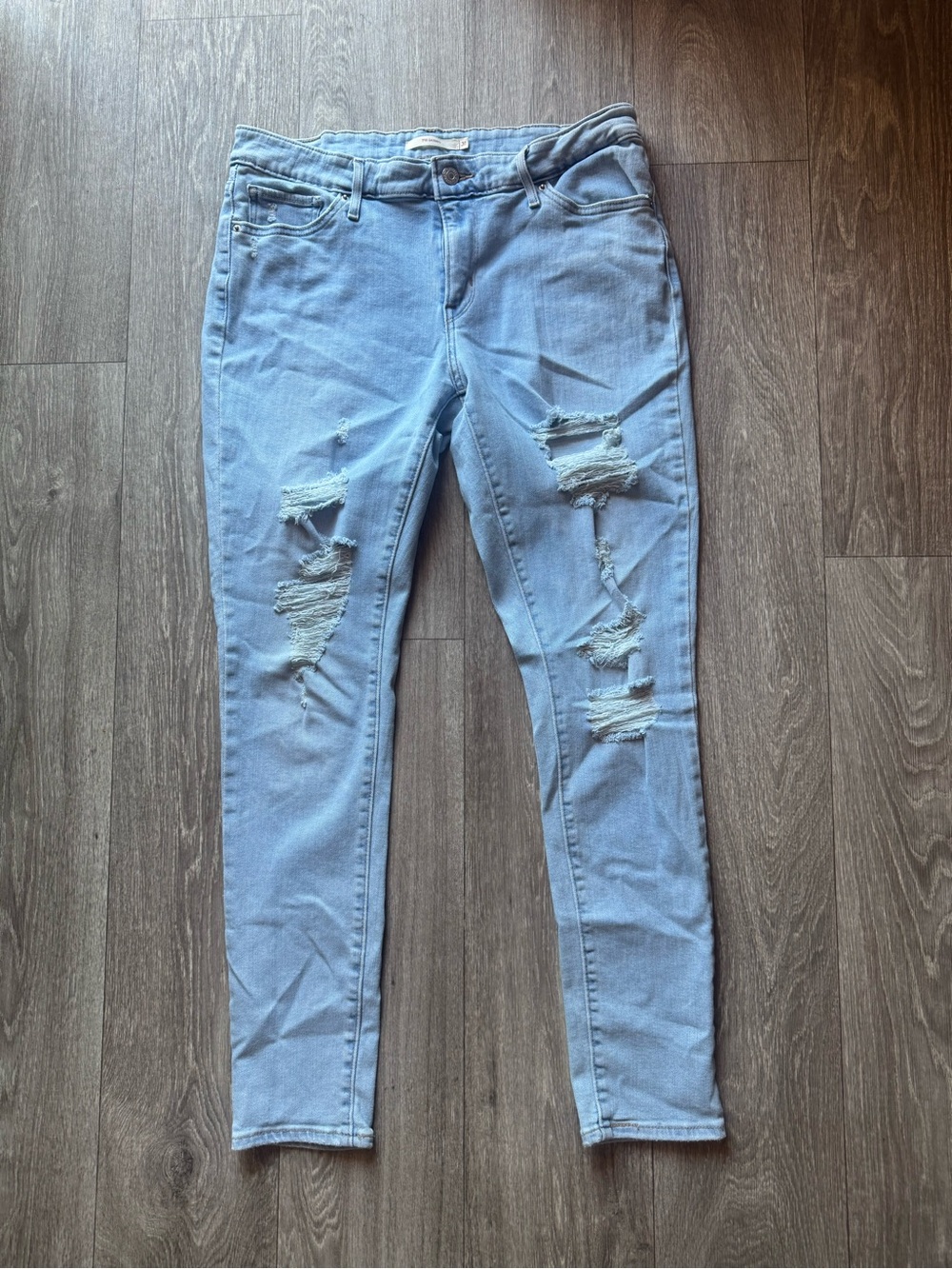 Levi’s Light Blue Distressed Women’s Jeans